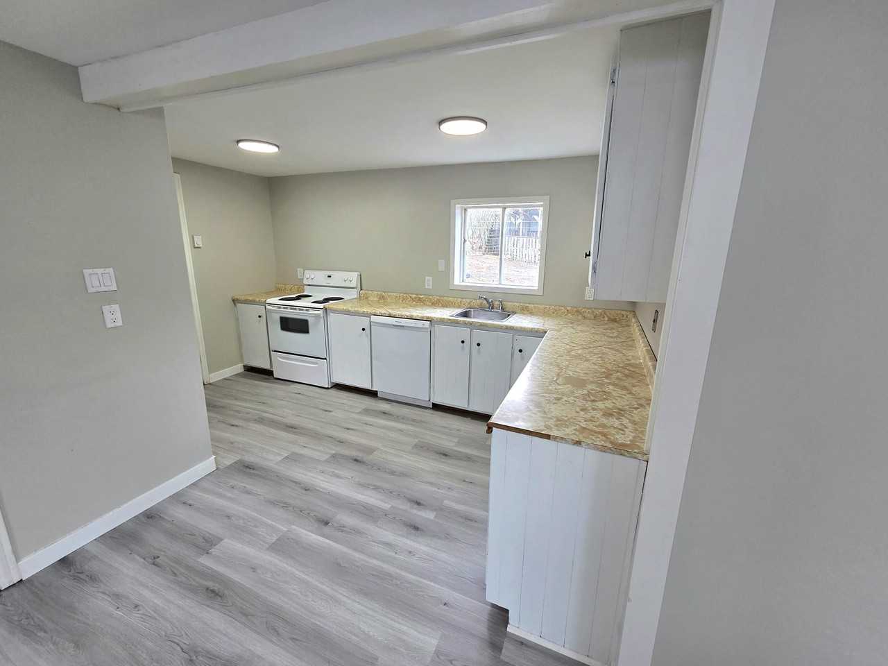 190 Rodney St #1 - Photo 4 of 16