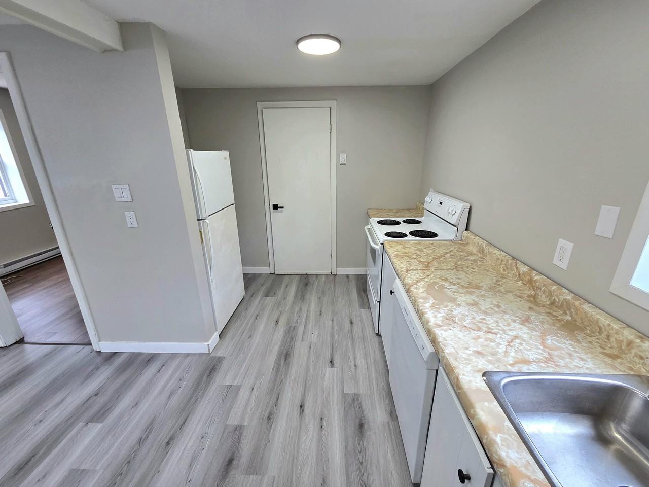 190 Rodney St #1 - Photo 5 of 16