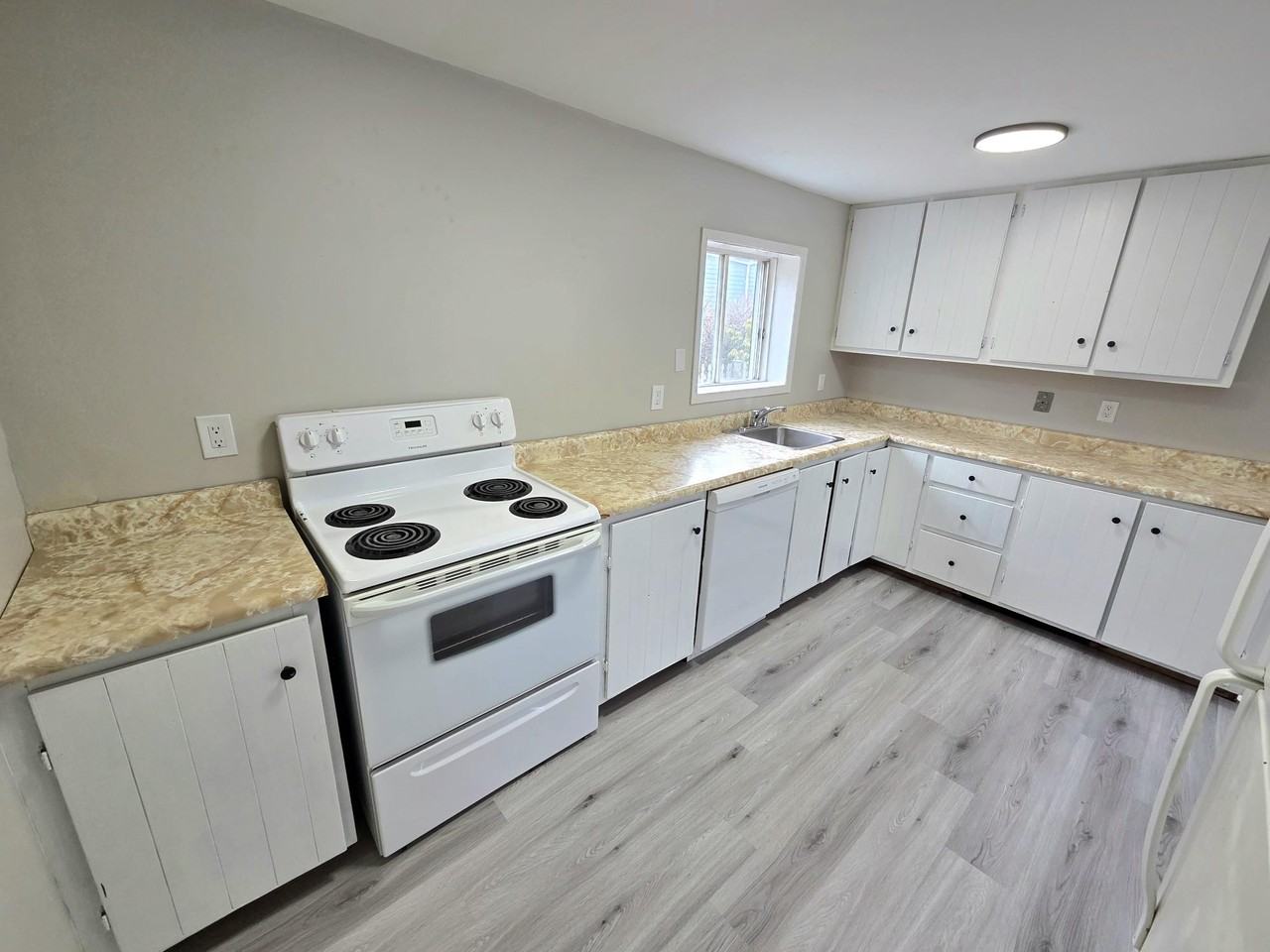 190 Rodney St #1 - Photo 6 of 16