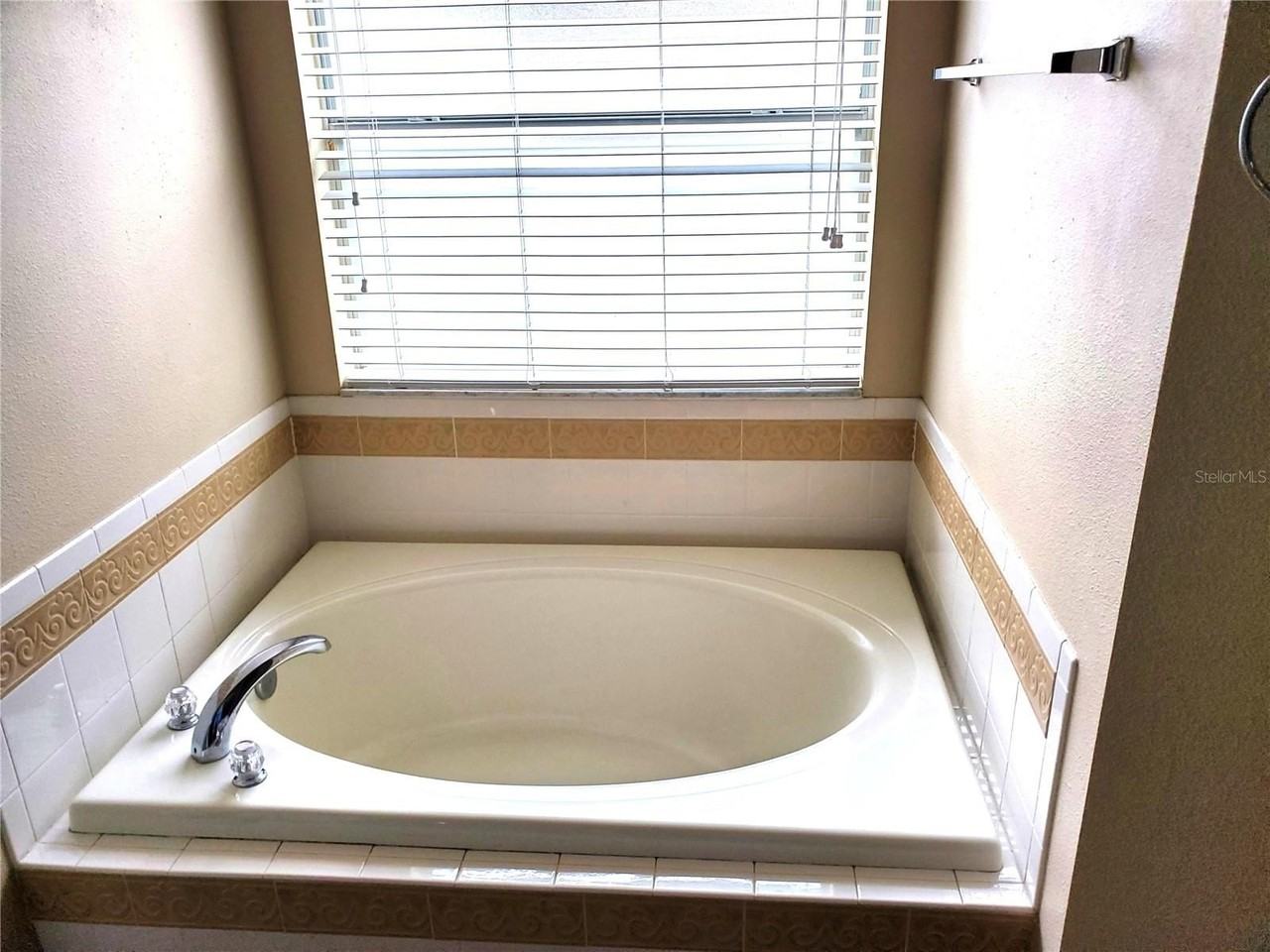 31354 Kirkshire Ct - Photo 6 of 18