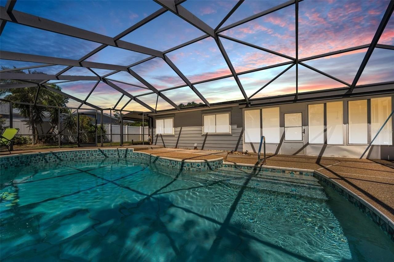 11490 84th Ave - Photo 3 of 28