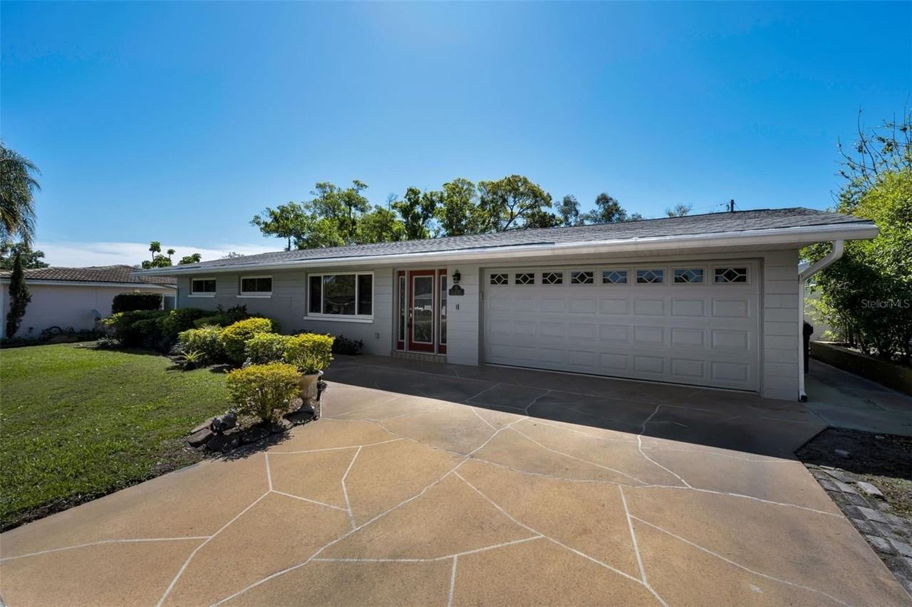 11490 84th Ave - Photo 4 of 28