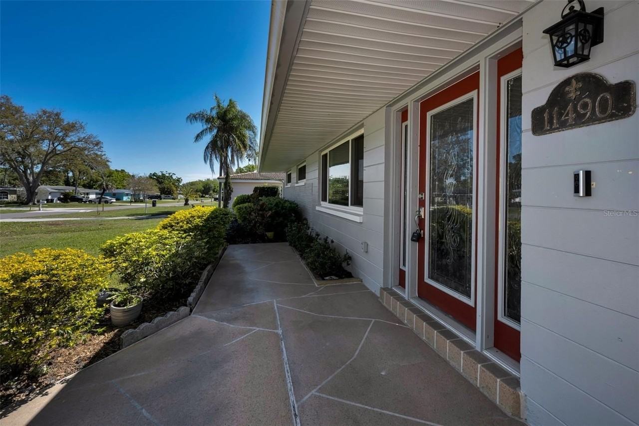 11490 84th Ave - Photo 5 of 28