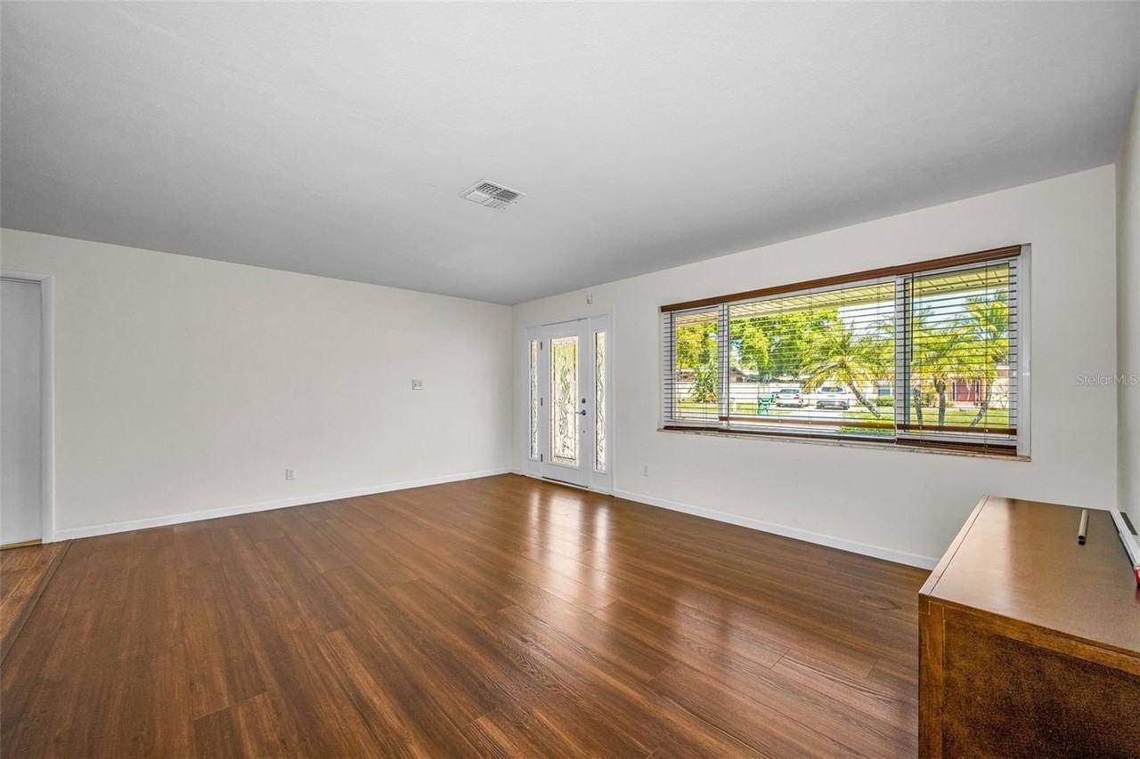 11490 84th Ave - Photo 7 of 28