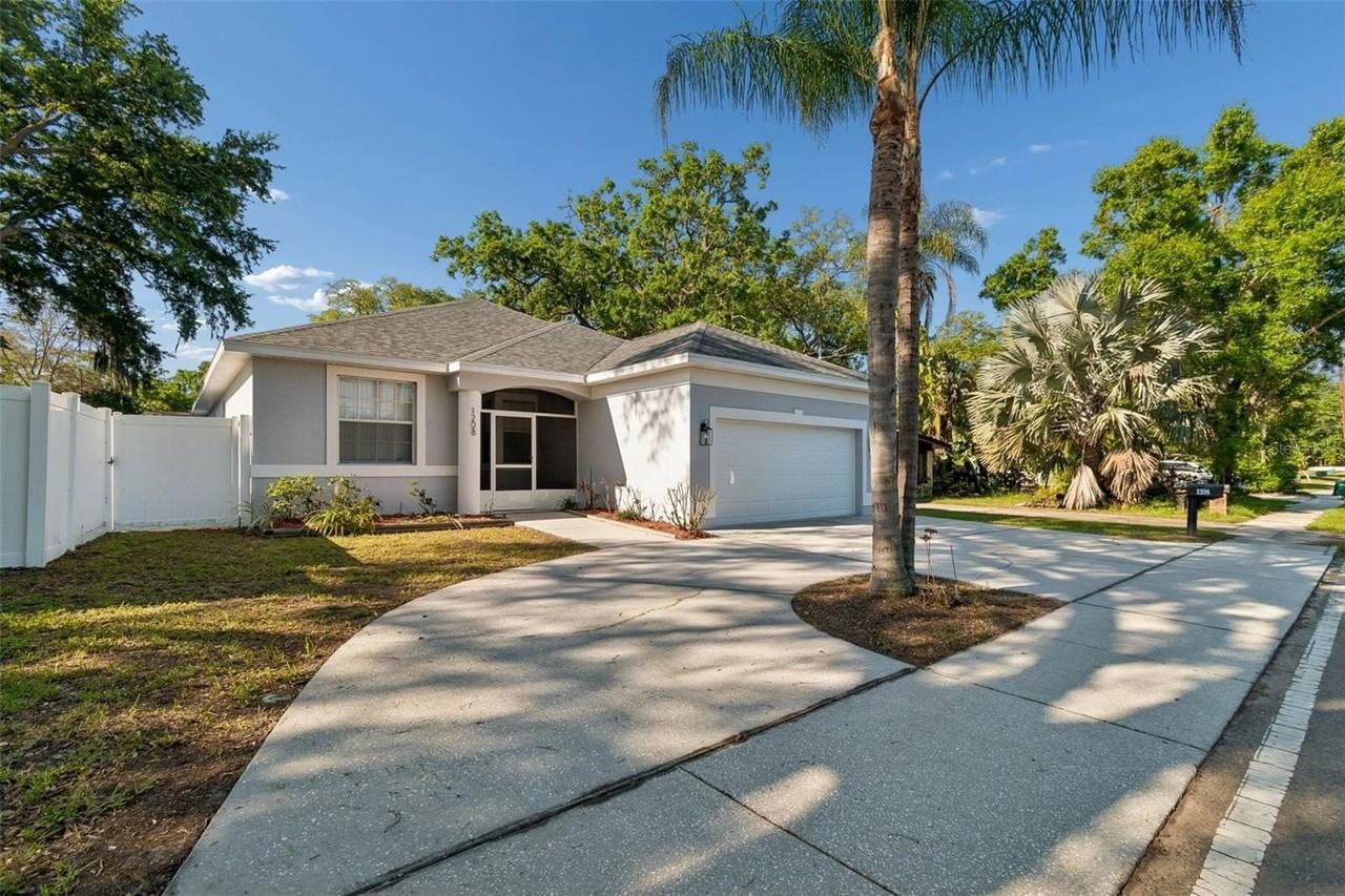 1208 Dr M L King Jr St N - Photo 7 of 50