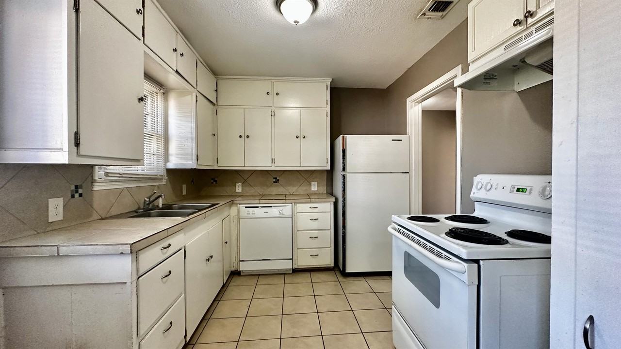 3414 27th St #1 - Photo 4 of 19