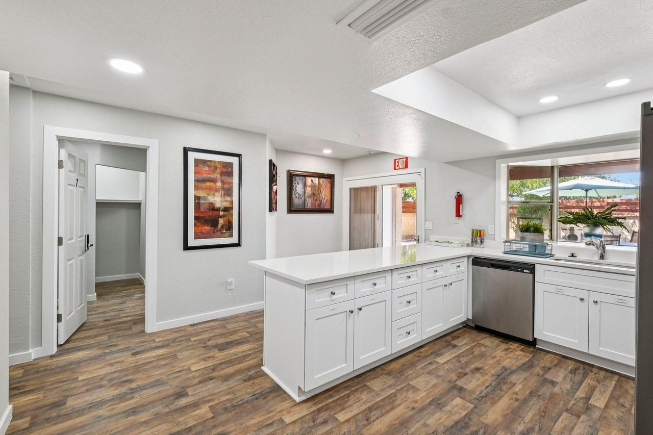 W Beryl Ave - Photo 3 of 15