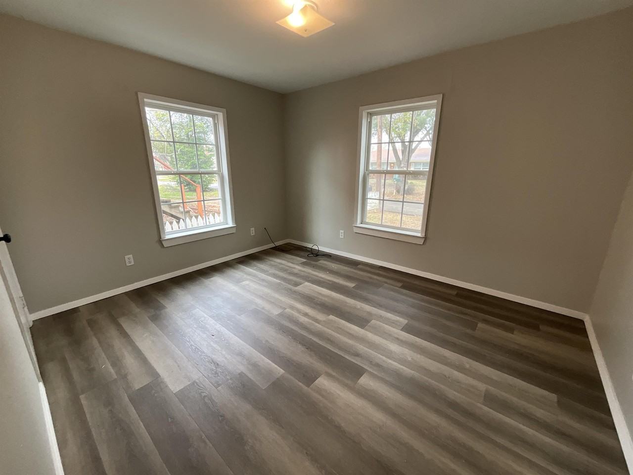 405 Beard St #1 - Photo 5 of 25