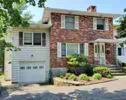 featured image of 142 E Sunnyside Lane unit: Side Entry