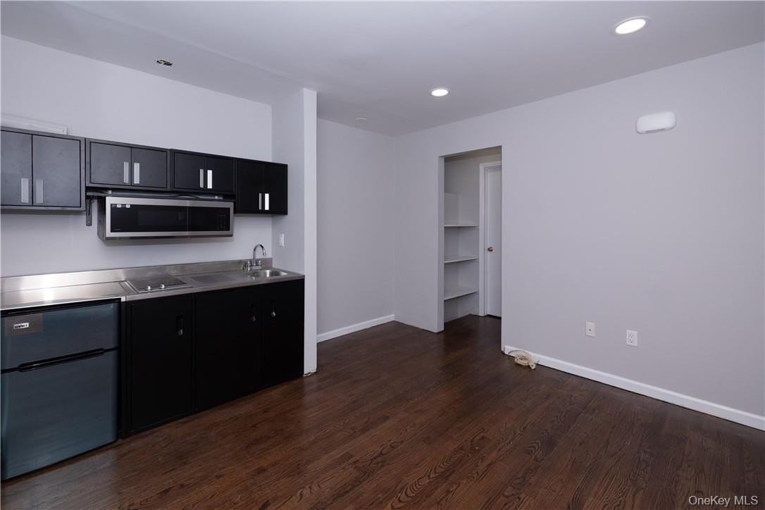 142 E Sunnyside Lane unit: Side Entry - Photo 2 of 9