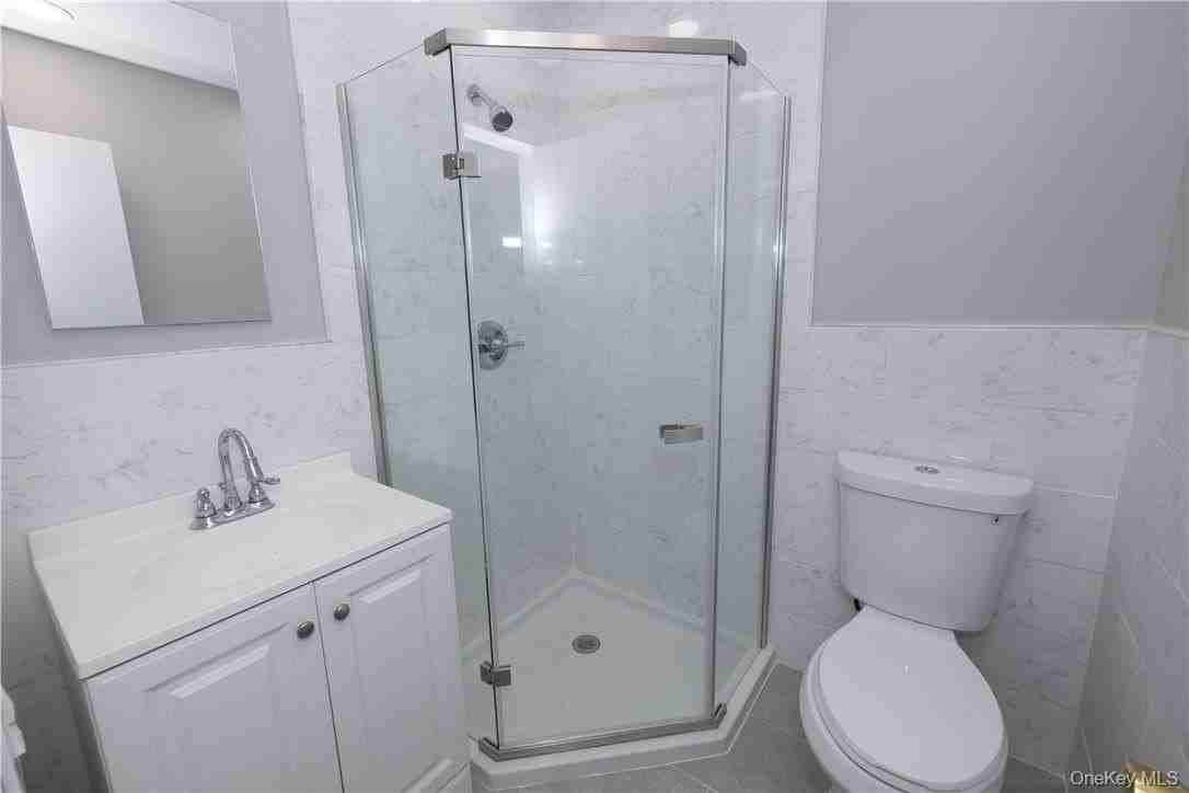 142 E Sunnyside Lane unit: Side Entry - Photo 7 of 9