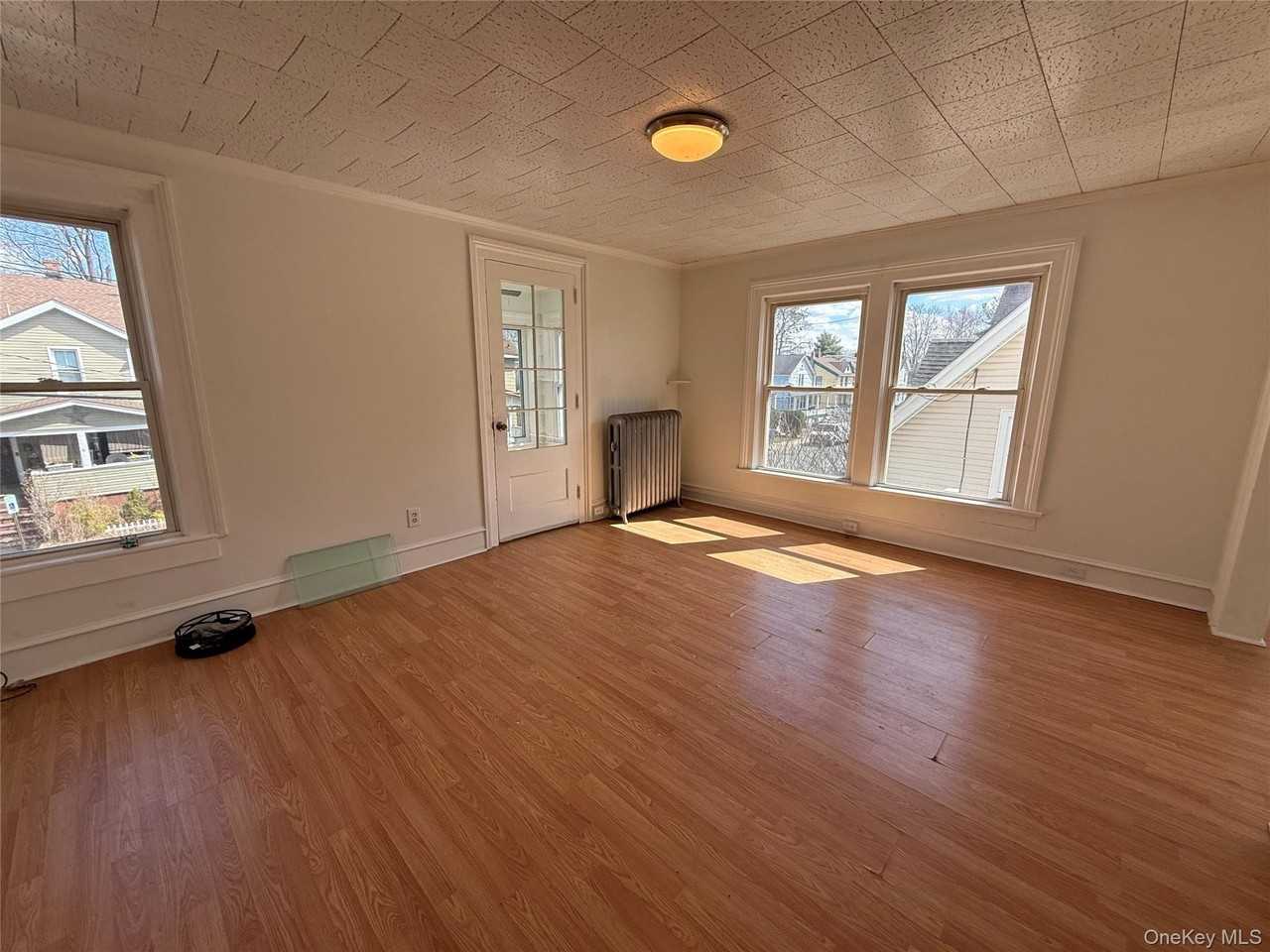 11 Knapp Ave Apt 2 - Photo 3 of 14