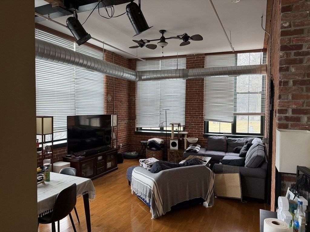 160 Fremont St Unit 209 - Photo 4 of 12