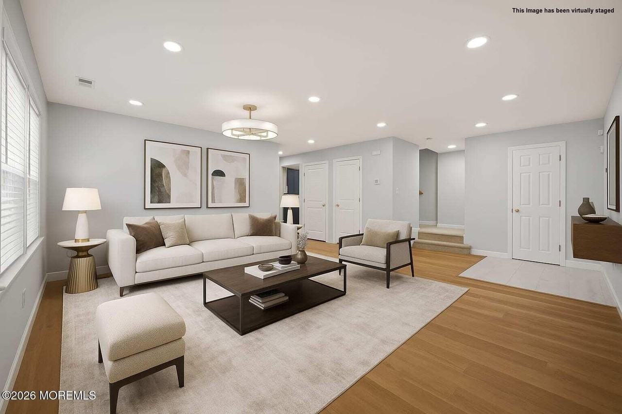 1115 Roseberry Ct - Photo 6 of 32