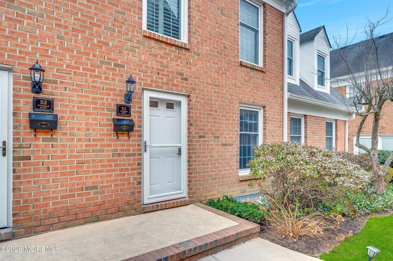 51 Wyckham Rd - Photo 2 of 35