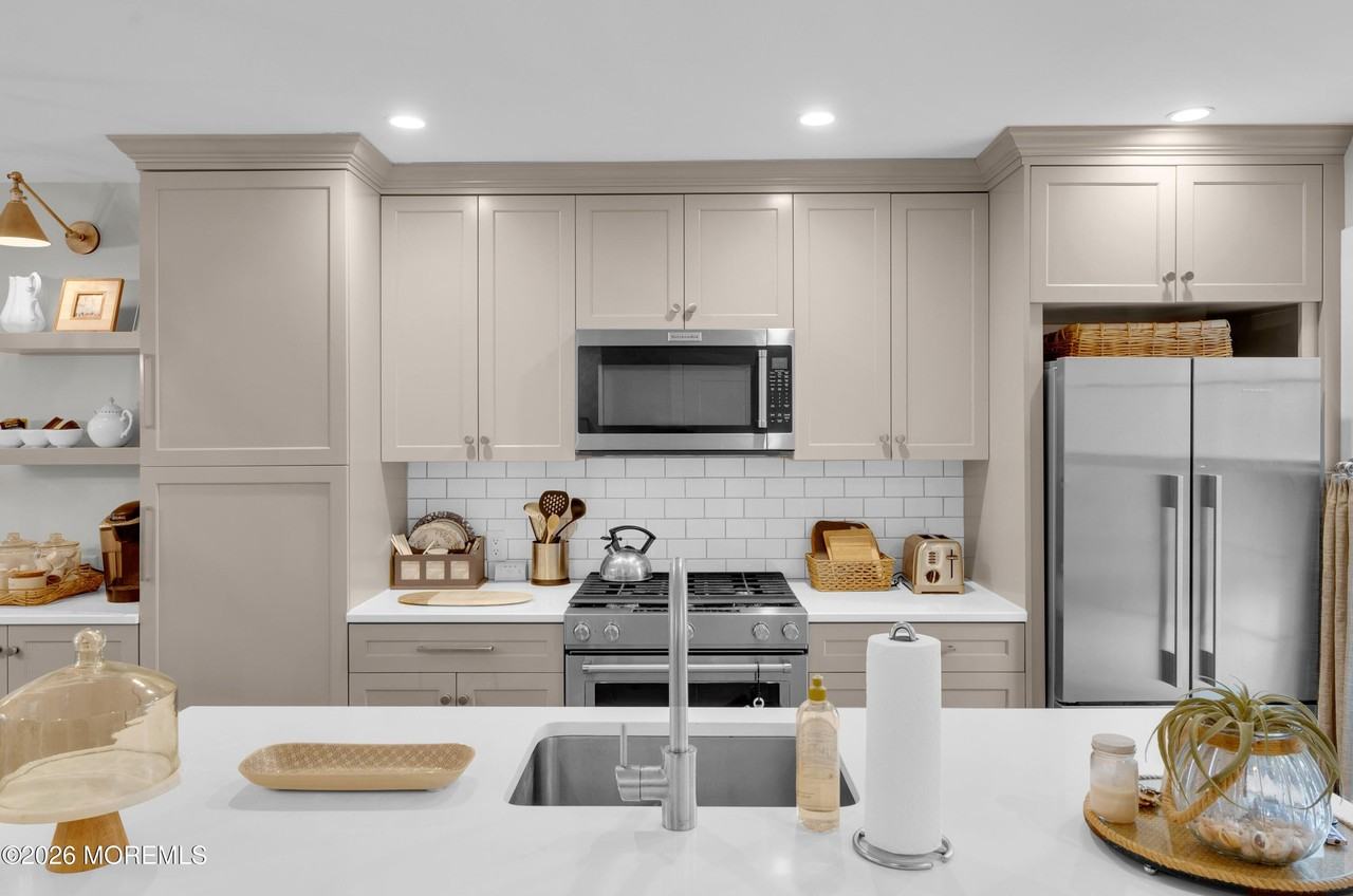 51 Wyckham Rd - Photo 7 of 35