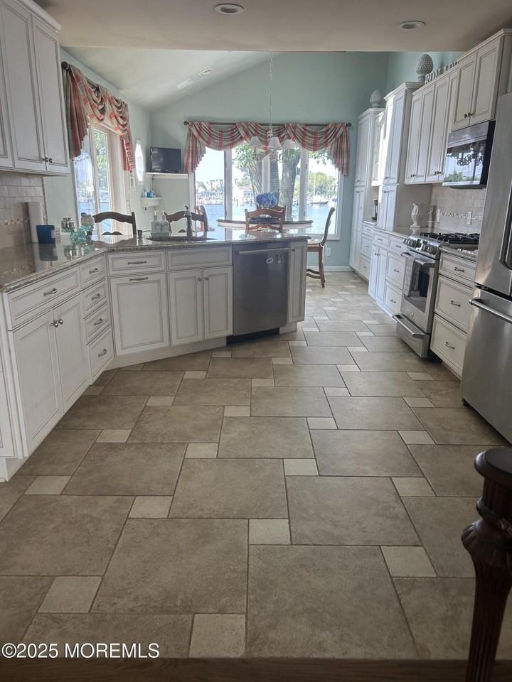 12 Lori Rd - Photo 7 of 13