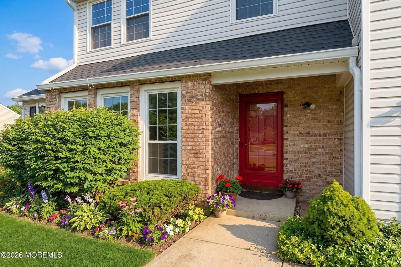 280 Fairfield Pl - Photo 2 of 30