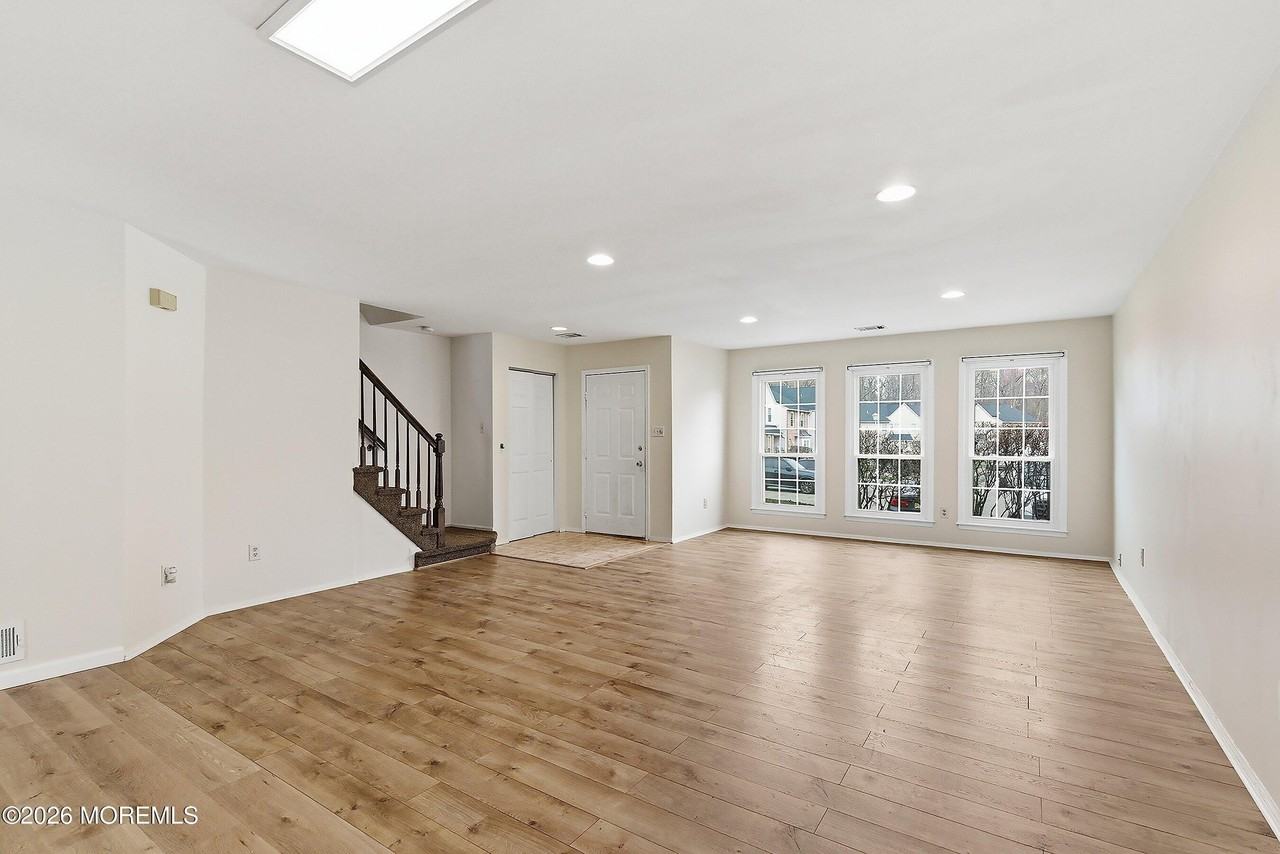 280 Fairfield Pl - Photo 3 of 30