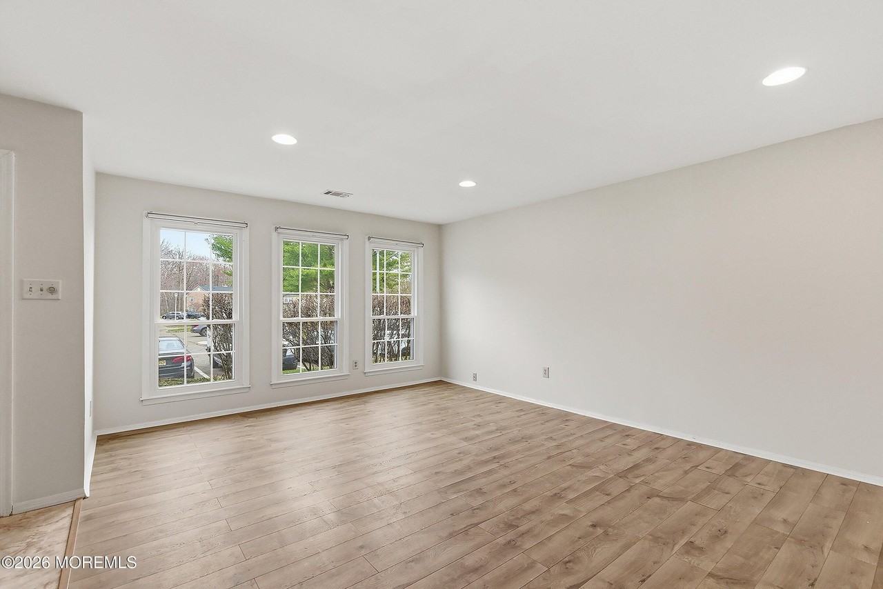 280 Fairfield Pl - Photo 4 of 30