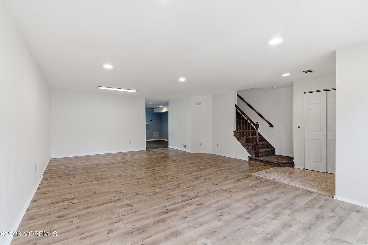 280 Fairfield Pl - Photo 5 of 30