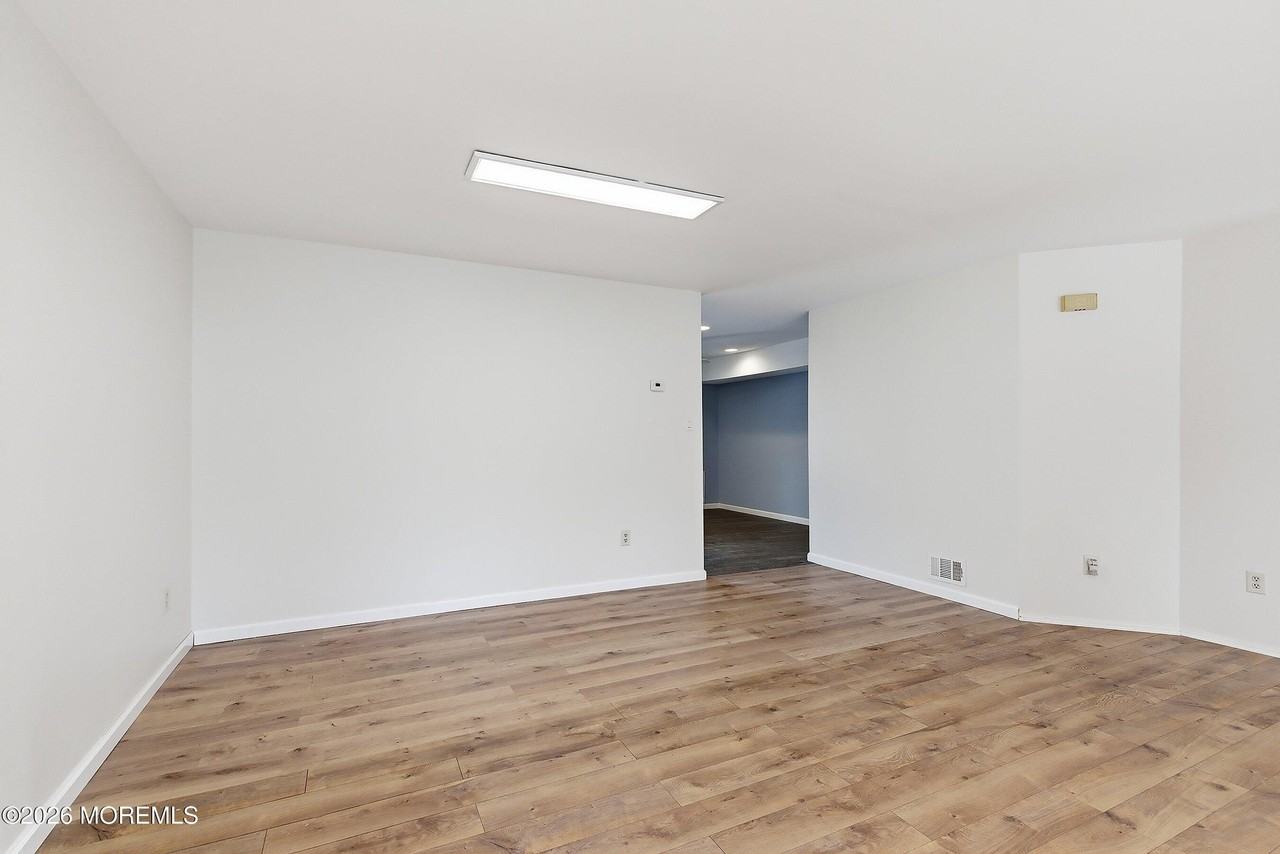 280 Fairfield Pl - Photo 6 of 30