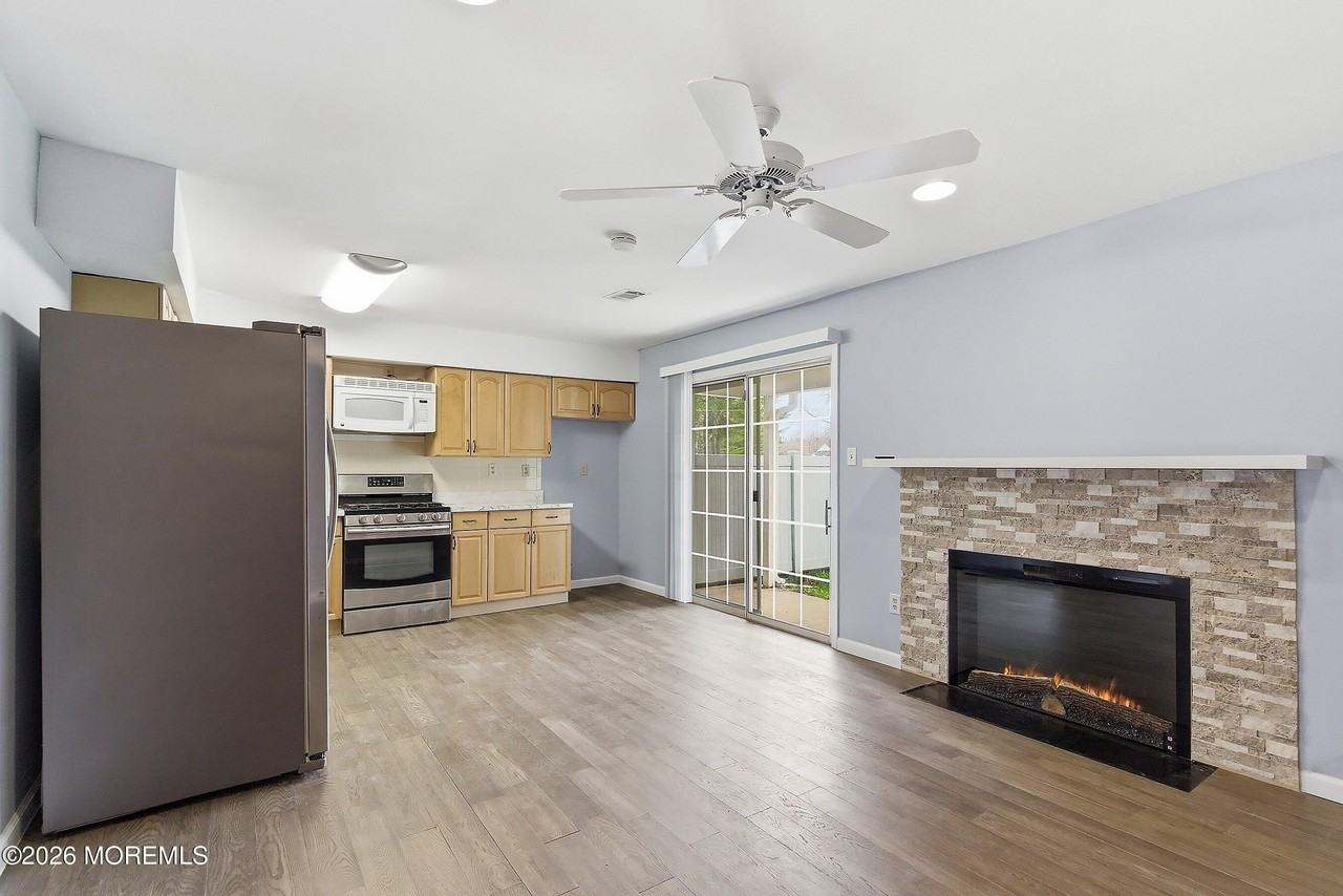 280 Fairfield Pl - Photo 7 of 30