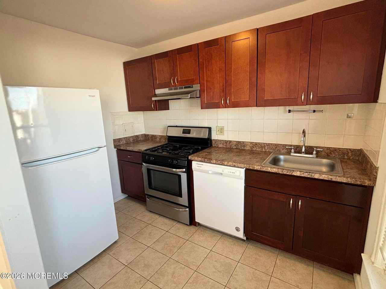 220 Ocean Ave Apt 17 - Photo 5 of 9