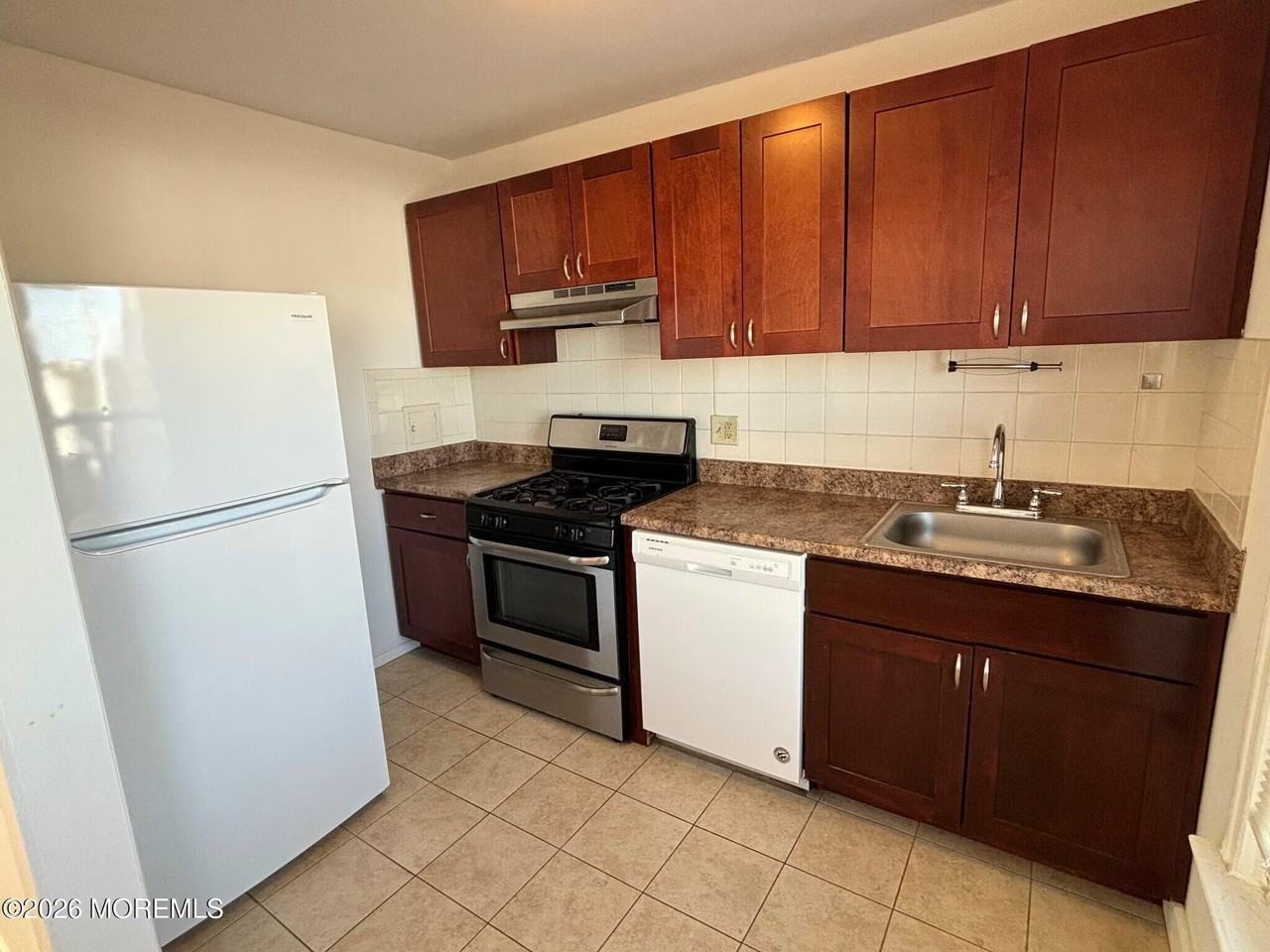 220 Ocean Ave Apt 18 - Photo 5 of 9