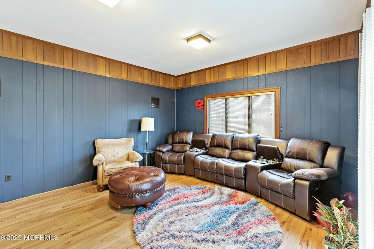 399 Golfview Dr - Photo 3 of 29