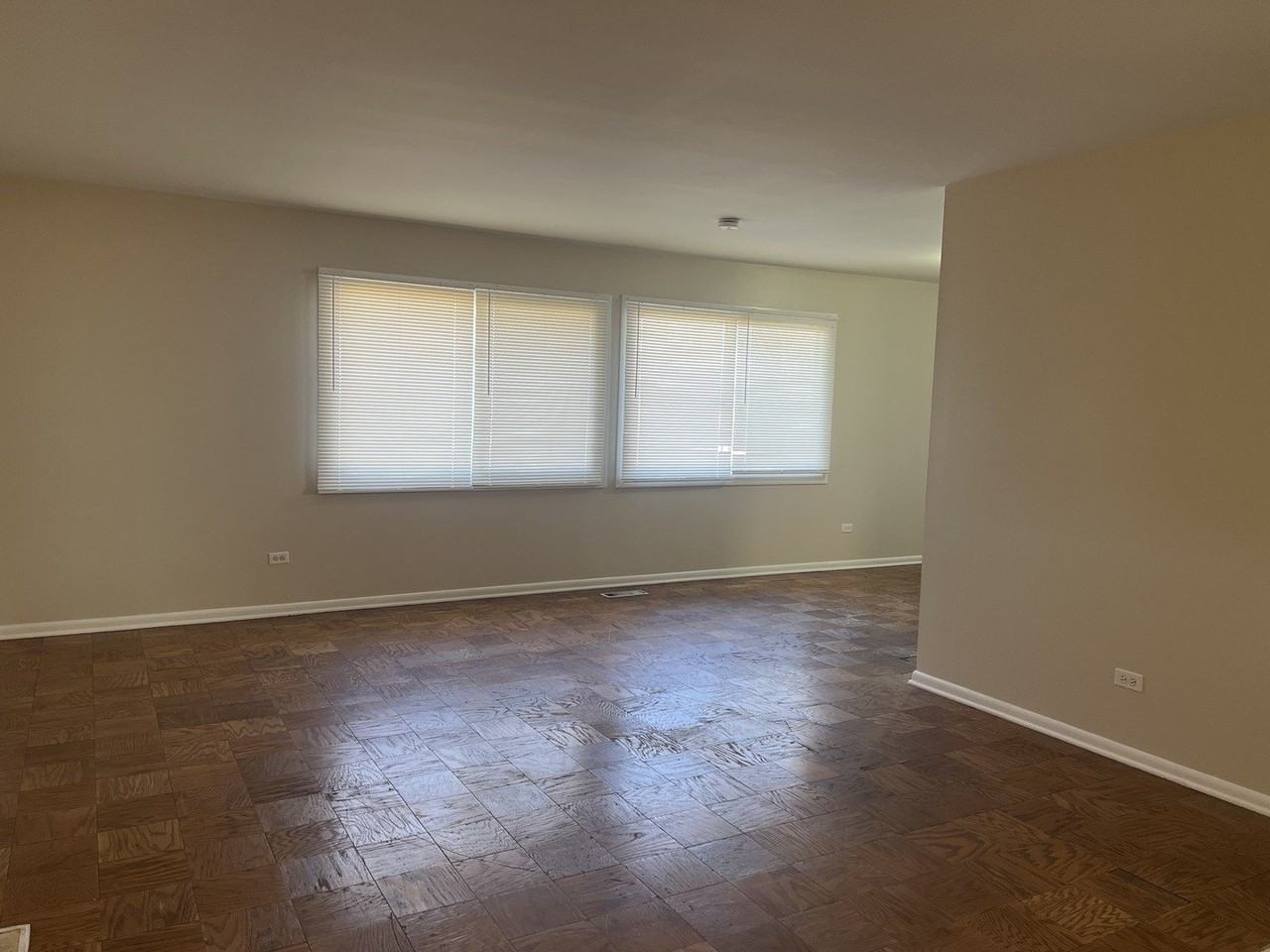 319 Gentry St - Photo 3 of 11