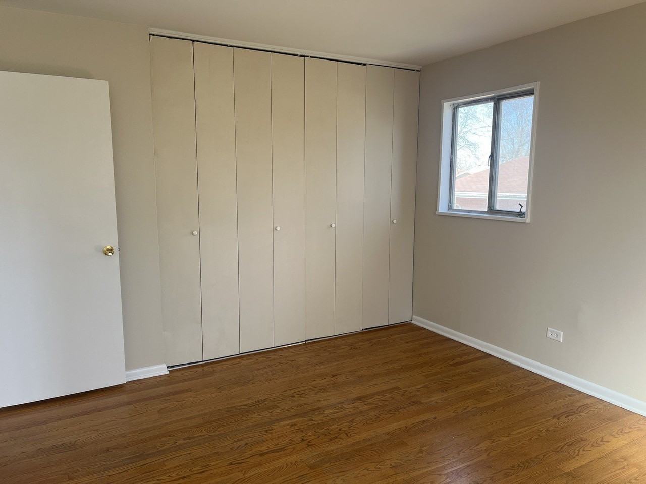 319 Gentry St - Photo 5 of 11