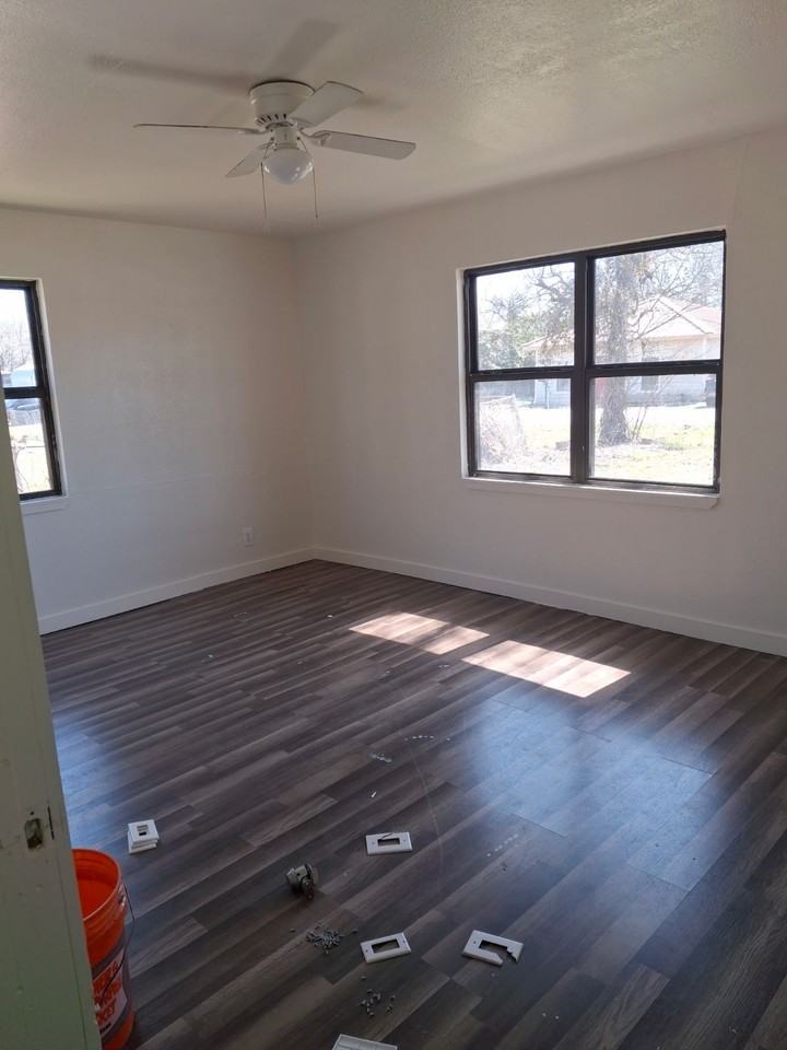 603 E 10th St #1 - Photo 4 of 7