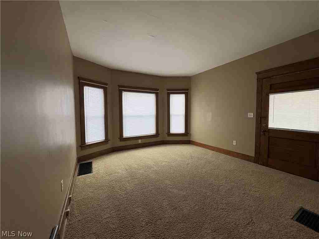 404 3rd St Nw - Photo 5 of 14