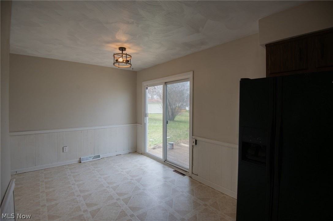 3945 S Schenley Ave - Photo 3 of 12