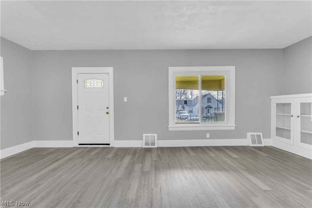 516 Whitney Ave - Photo 4 of 33