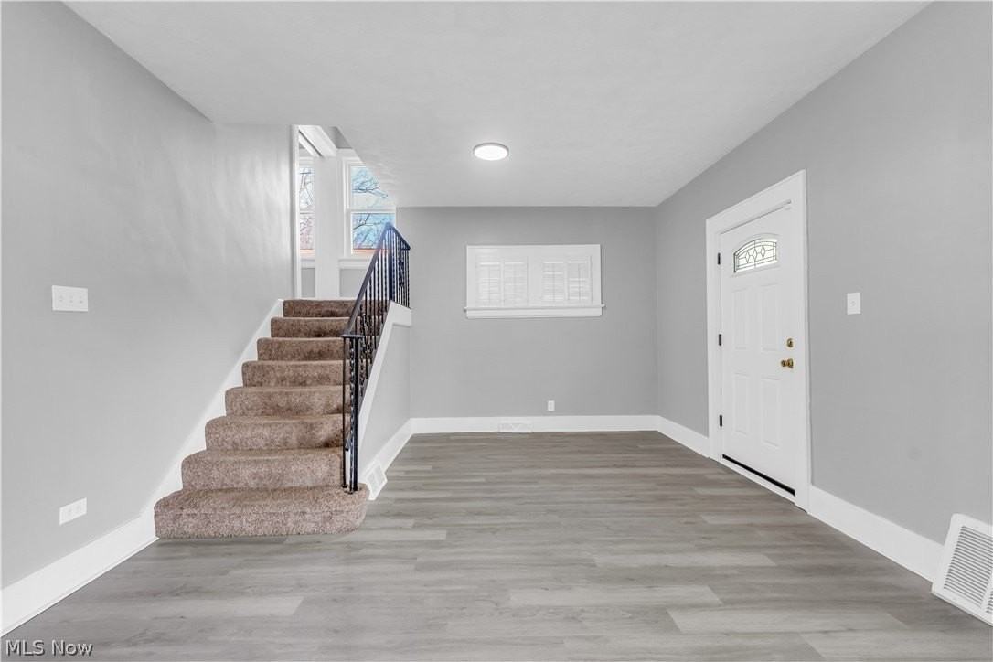 516 Whitney Ave - Photo 5 of 33