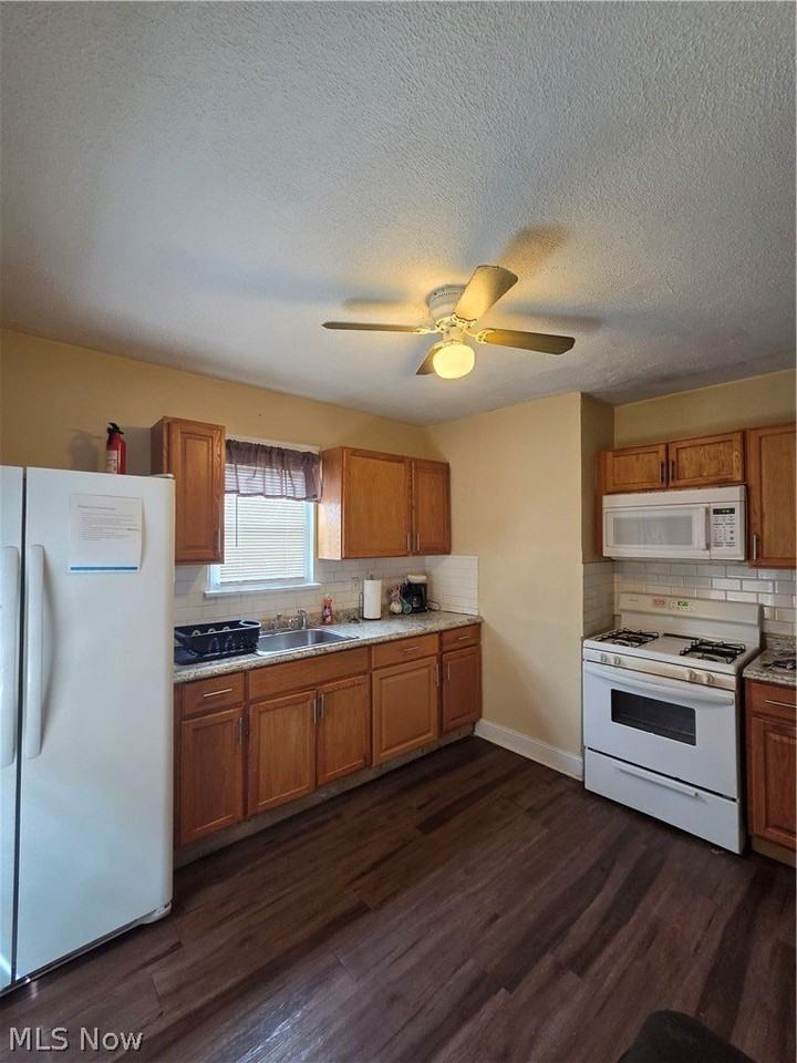 22031 Miller Ave - Photo 2 of 19