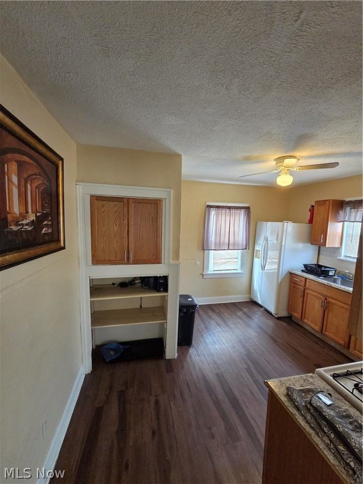 22031 Miller Ave - Photo 3 of 19