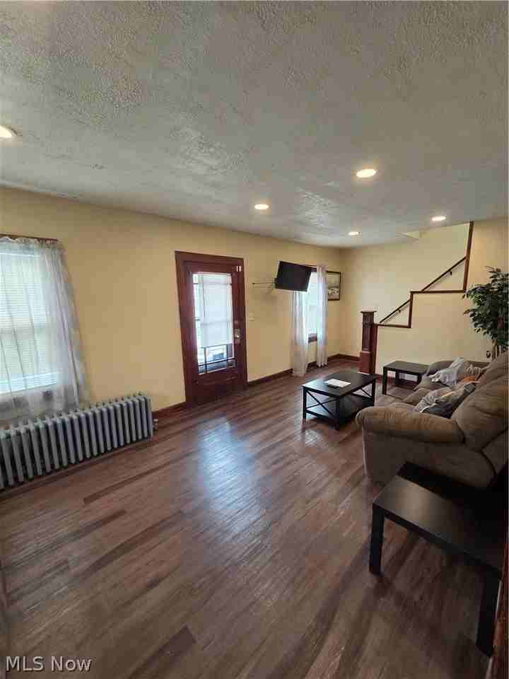 22031 Miller Ave - Photo 5 of 19