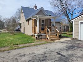 featured image of 835 Mae St