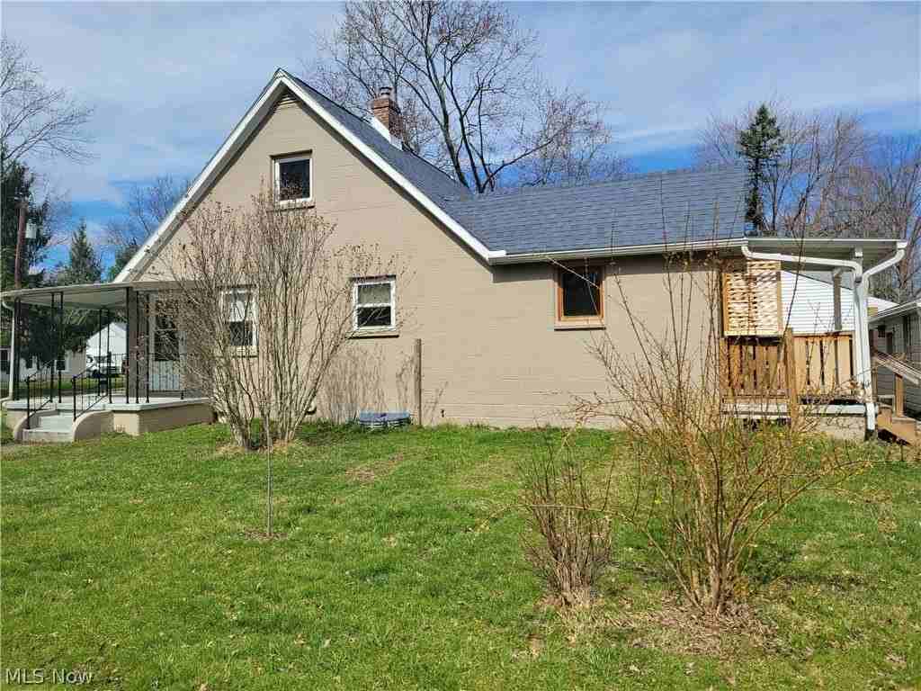 835 Mae St - Photo 2 of 3