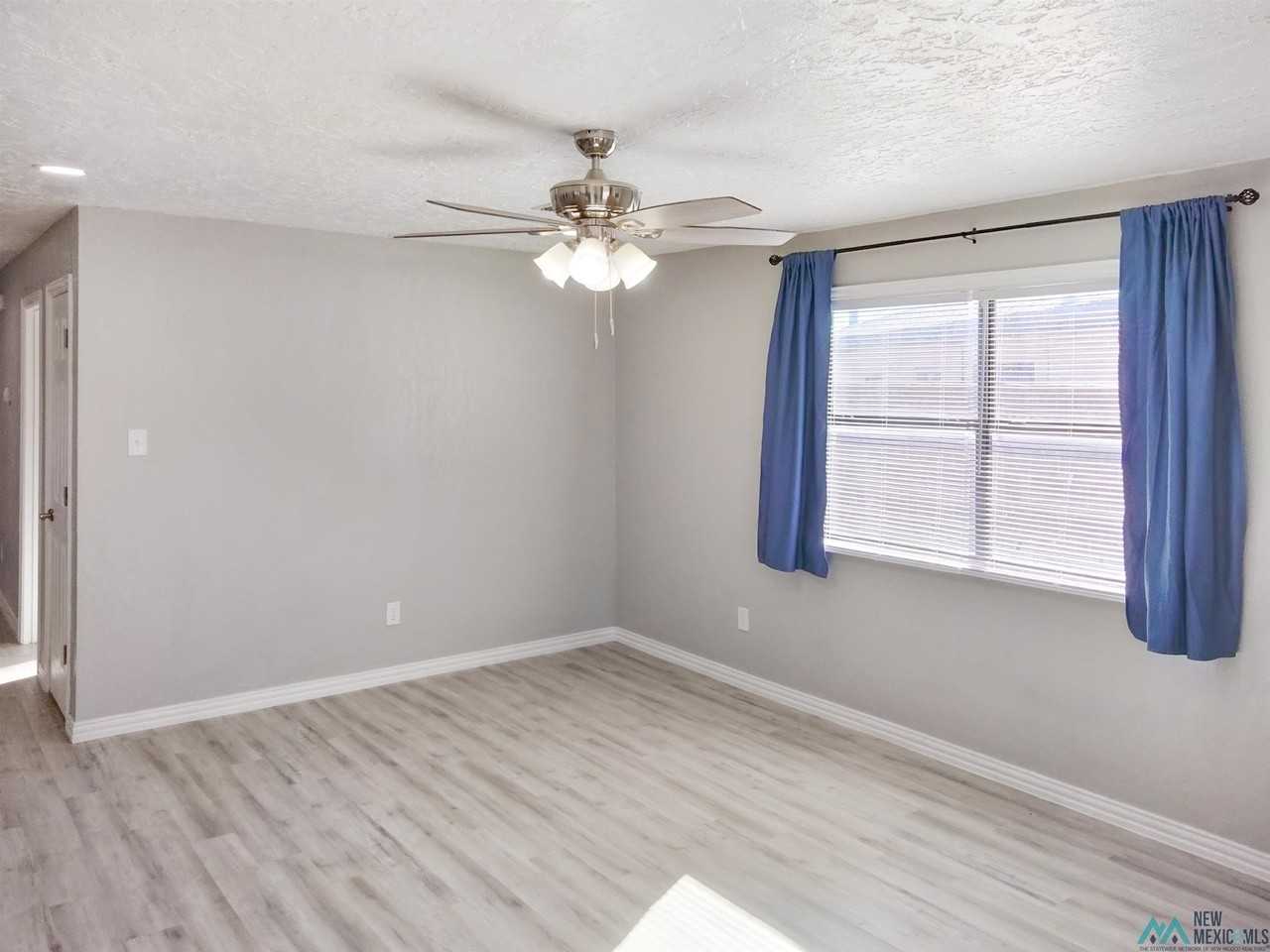 3005 Virginia Ave - Photo 5 of 33