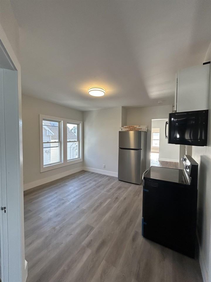 6 Holmes St #2 - Photo 4 of 13