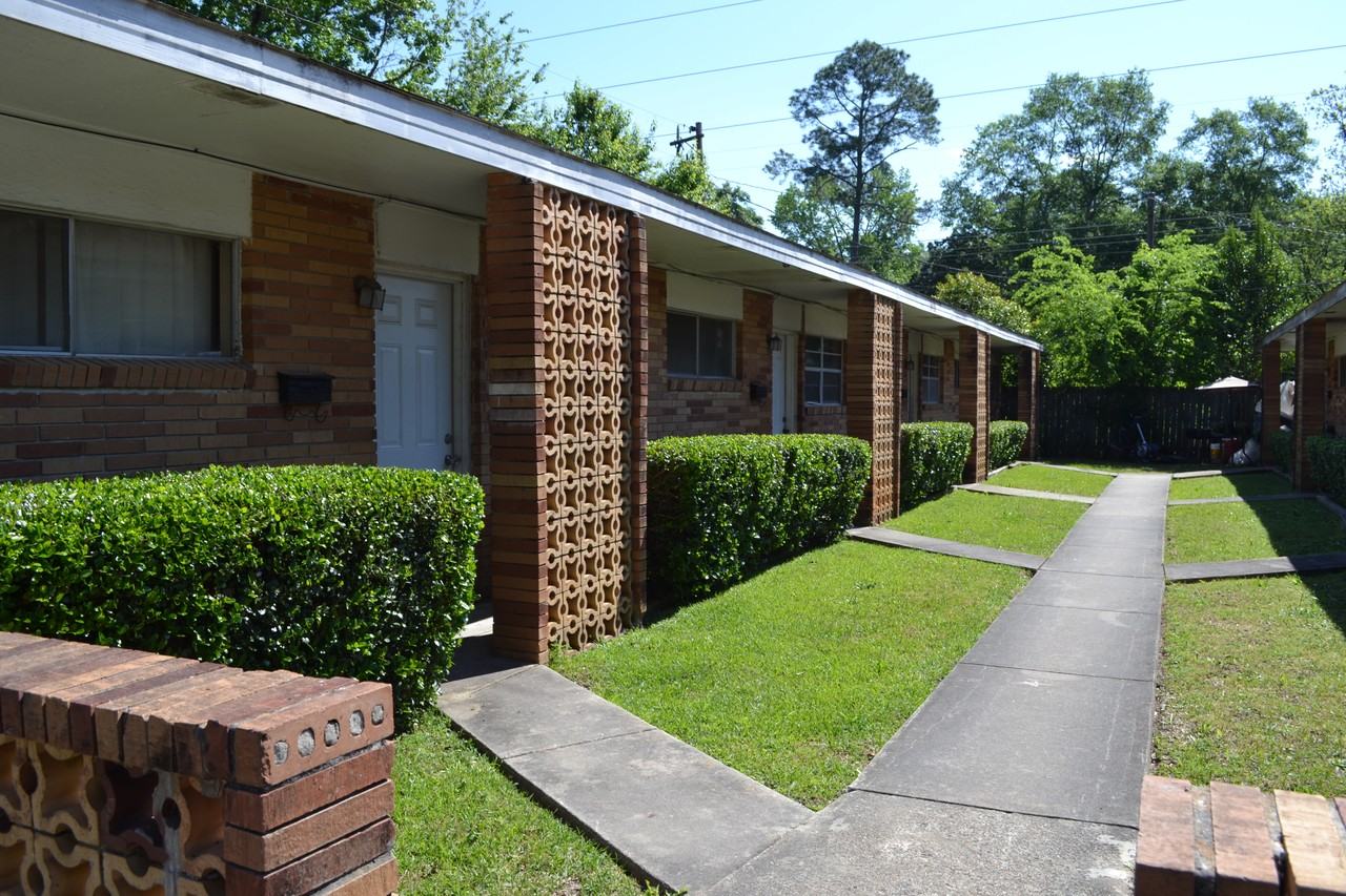 103 Delwood Cir #103B