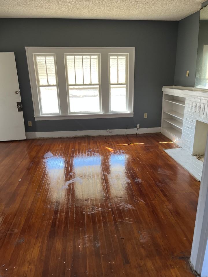 1301 Giddings St - Photo 4 of 10