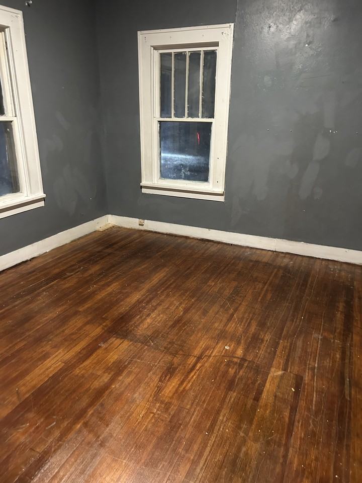 1301 Giddings St - Photo 5 of 10