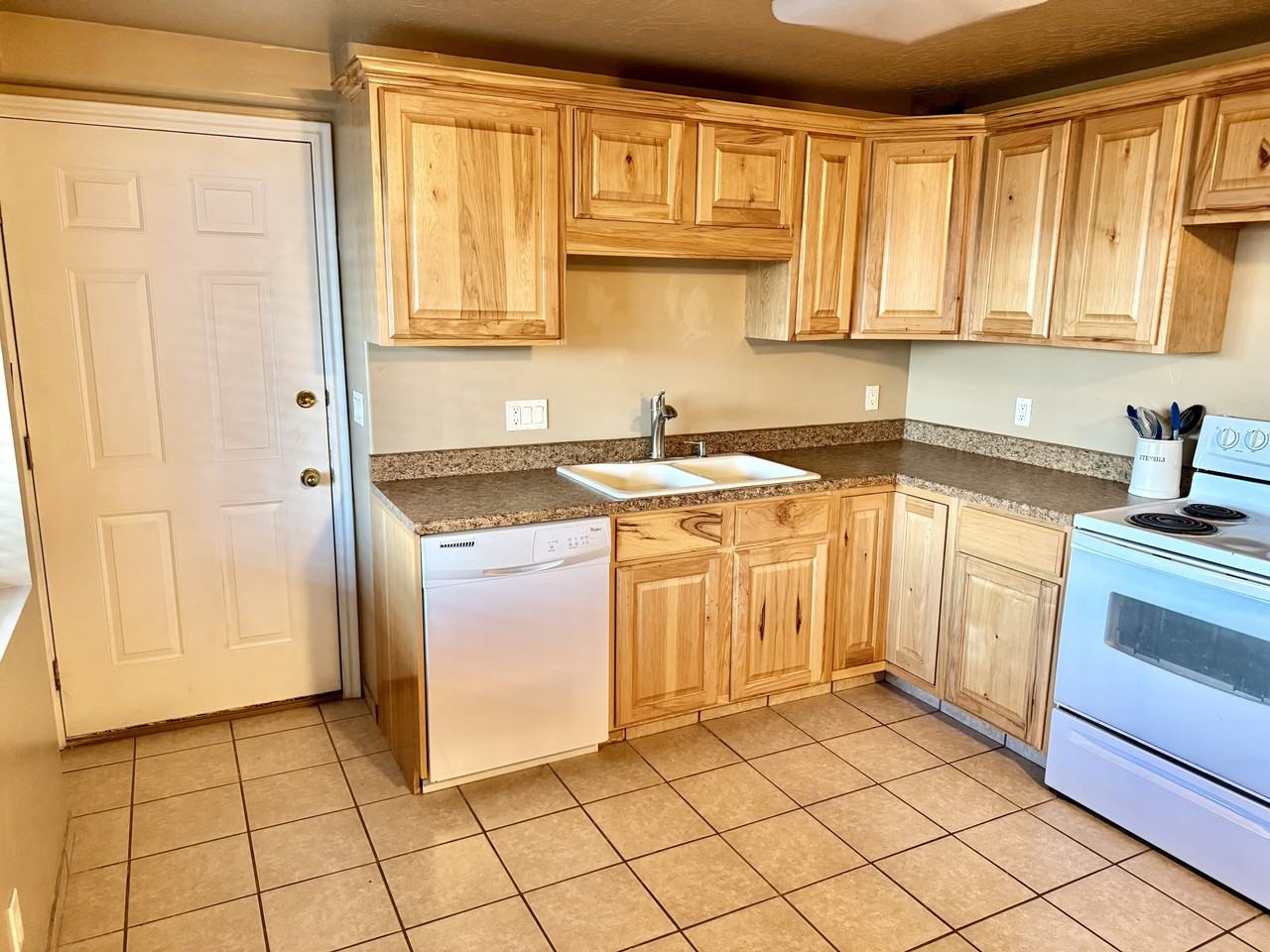 13305 S Cocomo Ct - Photo 4 of 26