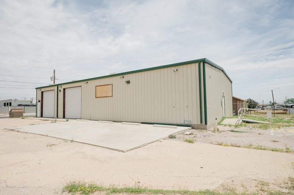 1905 E 7th St - Photo 3 of 16