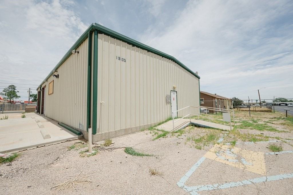 1905 E 7th St - Photo 4 of 16